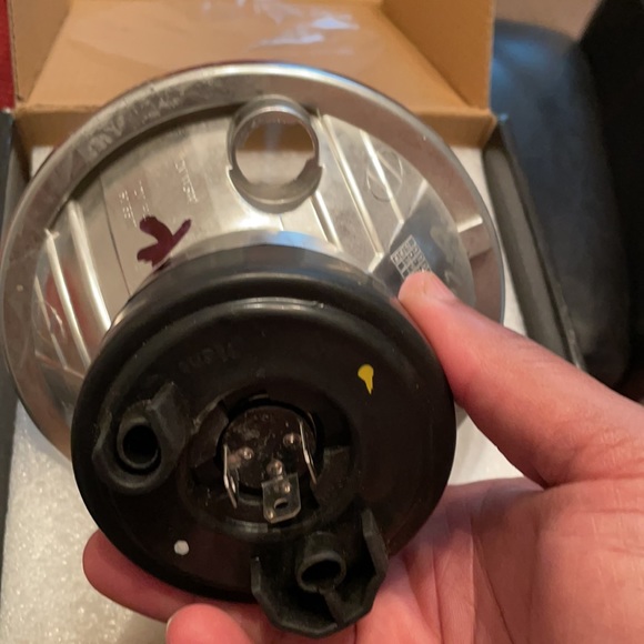 NWOT Motorcycle 5.75 inch headlight, plugs in - Picture 4 of 4